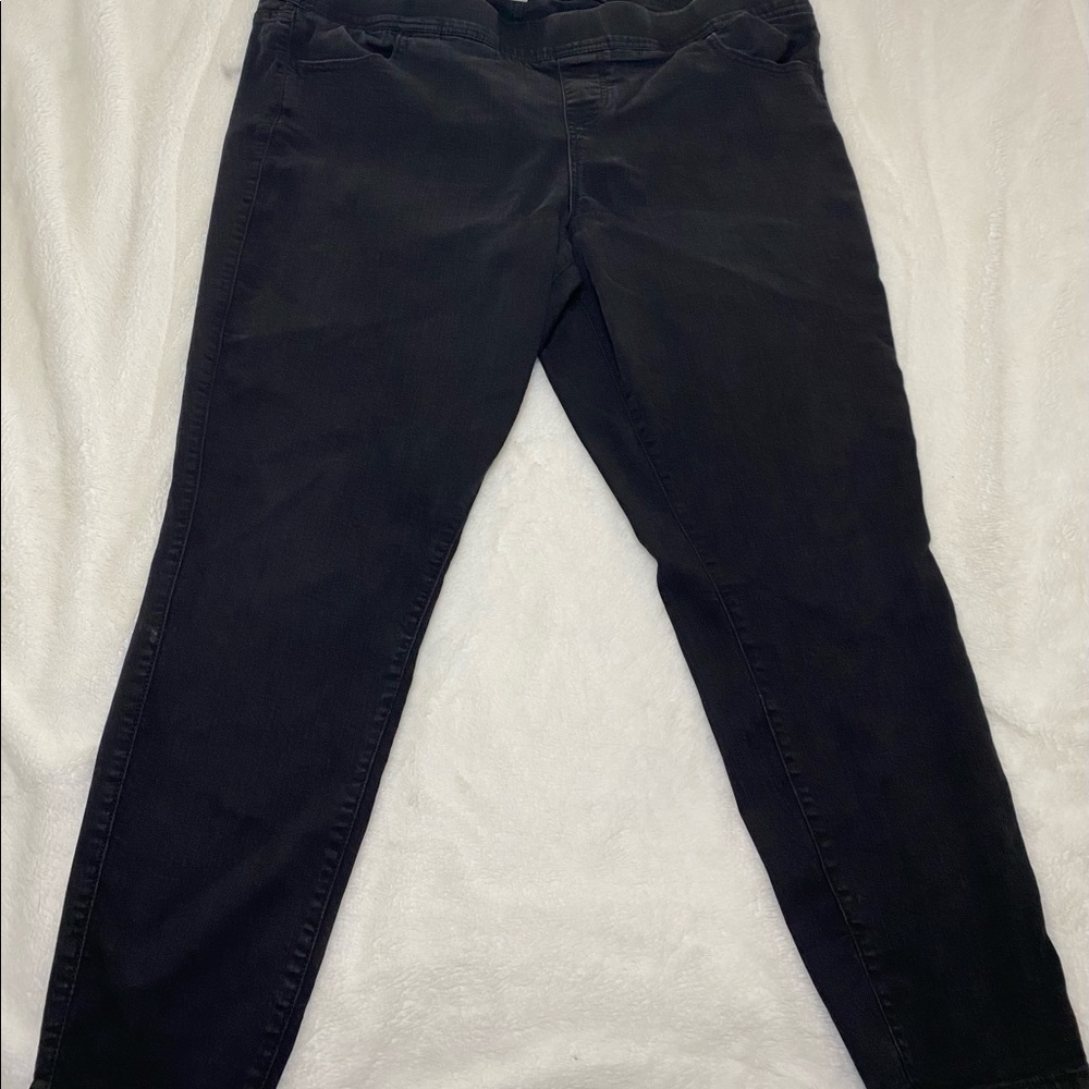 ❤️ 3/$20 Torrid 3 R Jegging